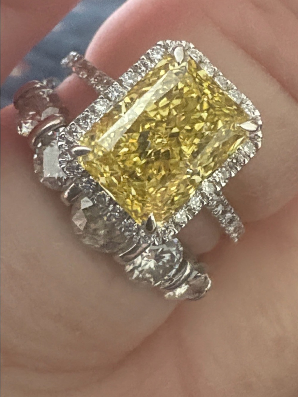 3.5 carat yellow radiant diamond ring in white gold 10kt